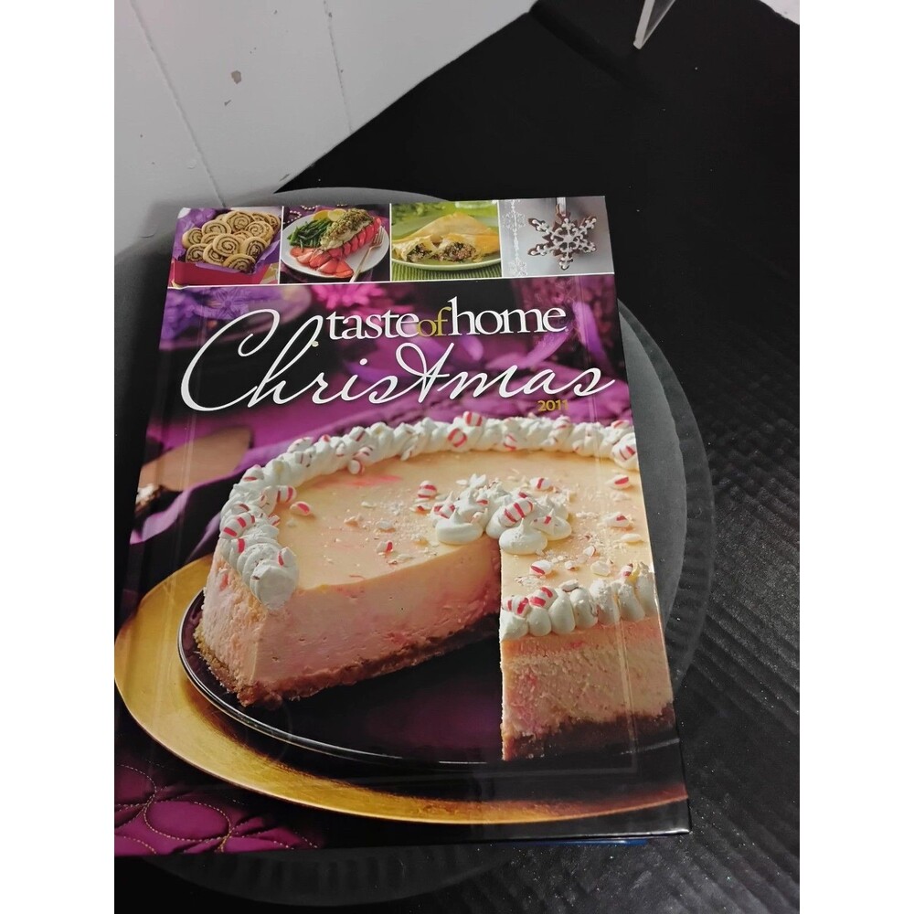Taste of Home Christmas 2011 by Catherine Cassidy and Janet Briggs (2011,...